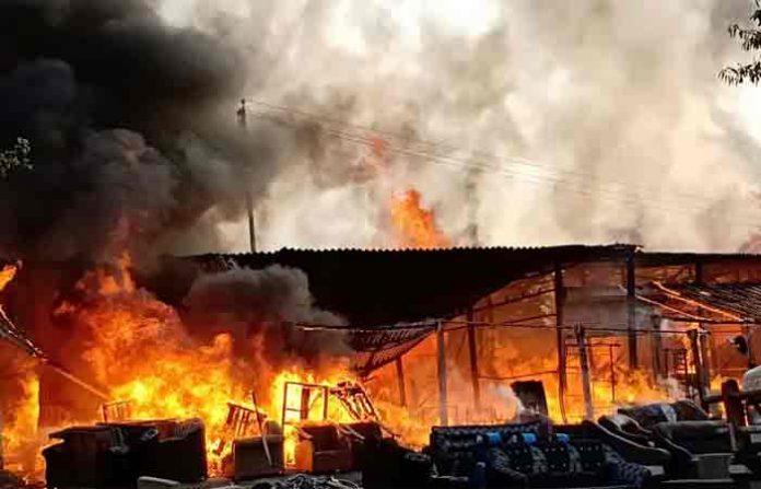 fire-boisar-shops fire-boisar-shops