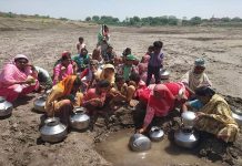 जव्हारच्या भागाडवासीयांच्या नशिबी खड्ड्यातील पाणी, तीन वेळा दुरुस्ती करूनही विहिरीला थेंबभर पाणी नाही