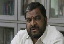 शक्तिपीठ महामार्गाच्या मोजणीस येणाऱ्यांना तुडवून हाणा – राजू शेट्टी