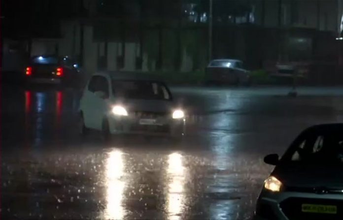 mumbai-rain-night
