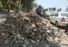 पालिका म्हणते, राडारोडा हटवला; बेकायदा बांधकामाच्या डेब्रीजमुळे कुर्ल्यात वाहतूककोंडी, हायकोर्टात दोन आठवड्यांनी पुन्हा सुनावणी