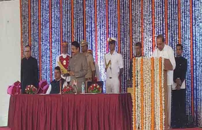 vikhe-patil-oath-11