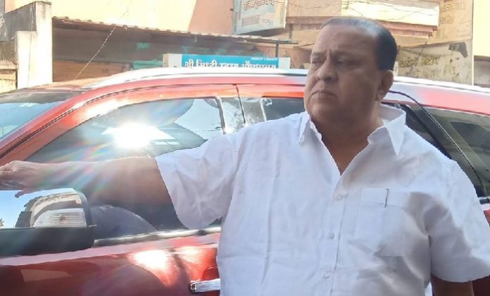 Hasan Mushrif NCP mla Hasn Mushrif with his red car