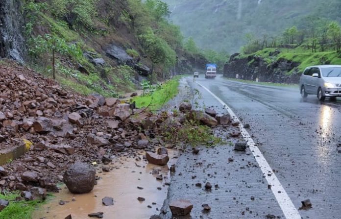 stones-in-kasara-ghat