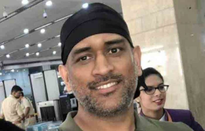 dhoni1