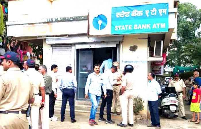 bank-atm-breaked