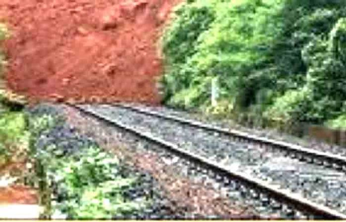 landslide-on-konkan-railway