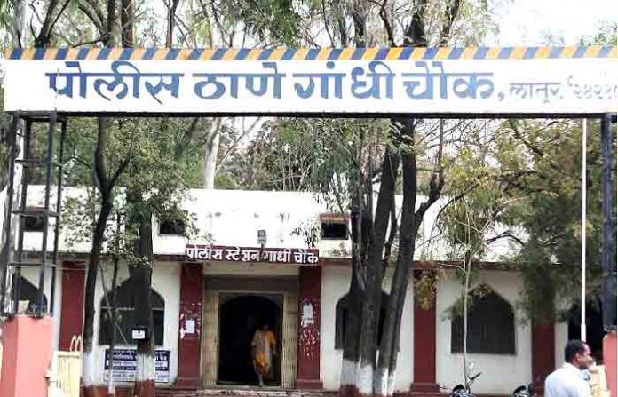 nanded-gandhi-chawk-police