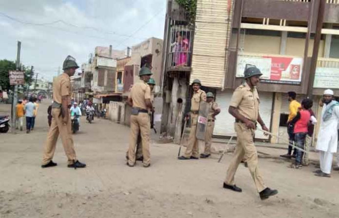stone-pelting-in-hingoli6