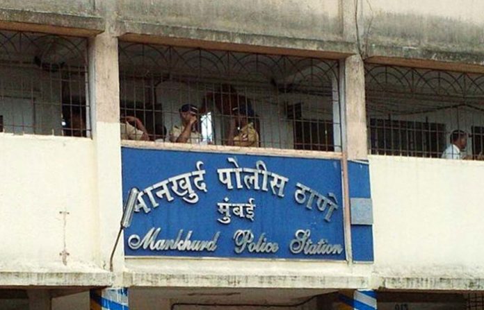 robber woman detained mandala chembur tension mumbai police