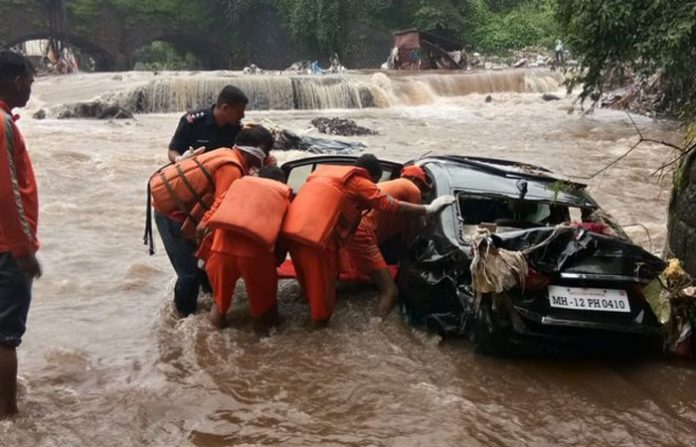 pune-rain-ndrf-body-from-ca