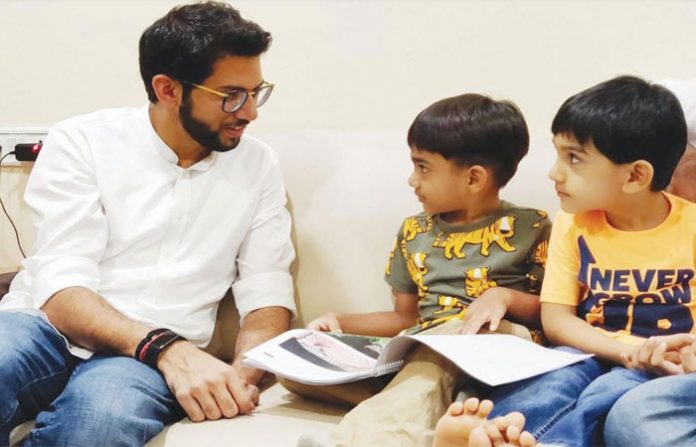 adity-thackrey-with-kids