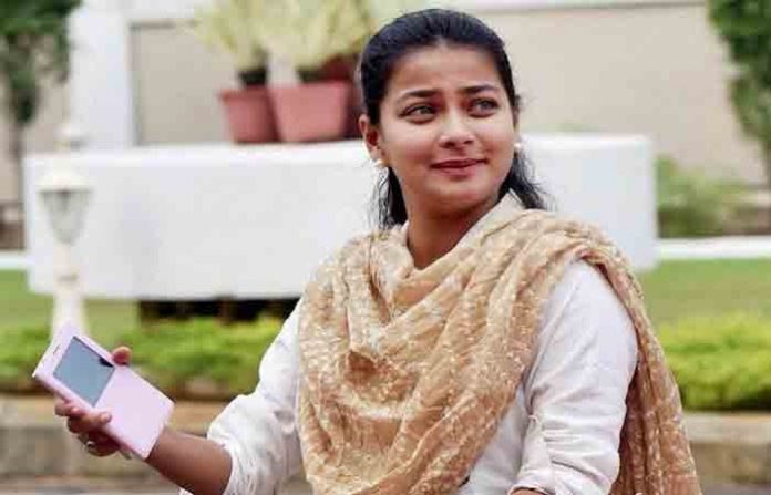 mla-praniti-shinde-1