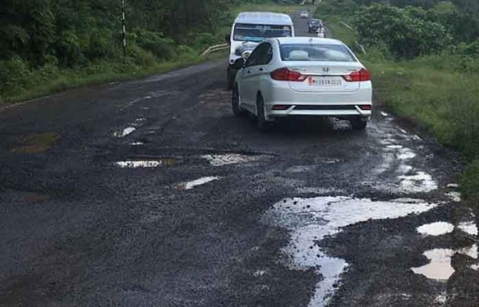 mumbai-goa-highway-potholes mumbai-goa-highway-potholes