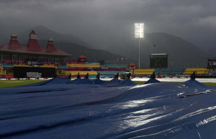 rains-during-wc-t20-match-in-dharamshala_83236b26-e7ad-11e5-872f-c4e2863eb78d