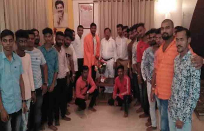 setkari-kamgar-party-worker