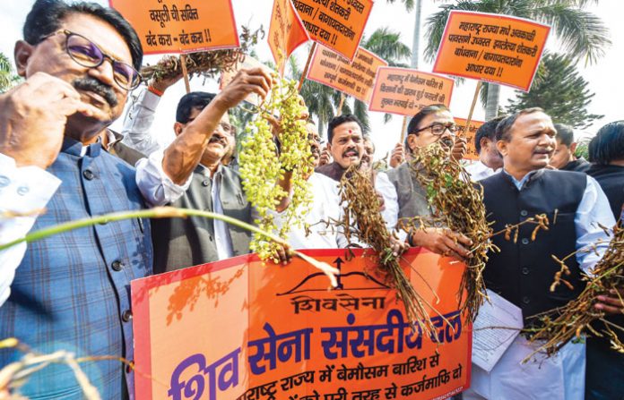 shivsena-mp-protest-for-far