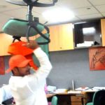 farmer attacked on crop insurance office pune