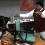 farmer attacked on crop insurance office pune