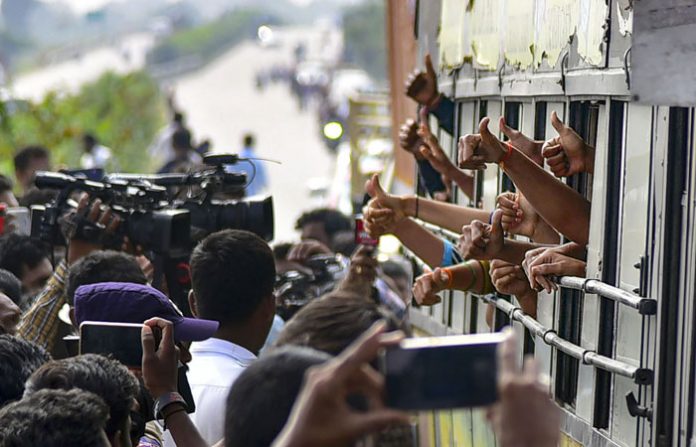 thumbs-up-hyderabad-encount