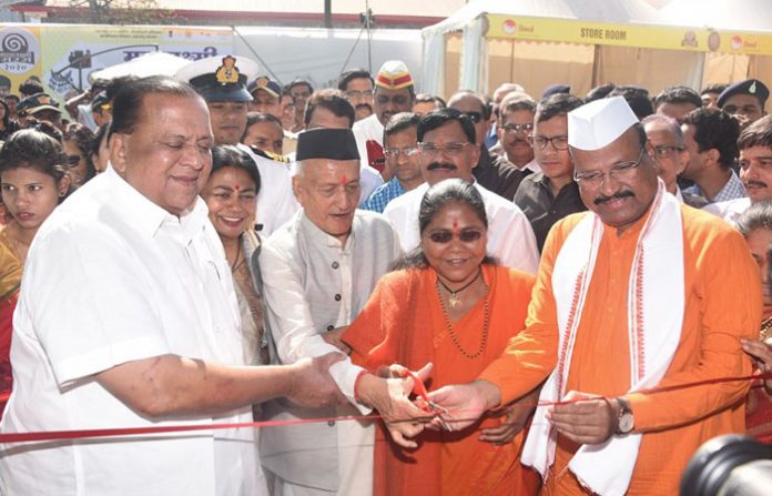 hon-governor-at-mahalakshmi-saras-exhibition-1