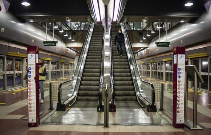 italy-milan-escalator-coron