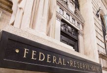 US Fed Rate Cut – फेडकडून व्याजदरात कपात; सकारात्मक संकेत,हिंदुस्थानी बाजारात दबाव कायम