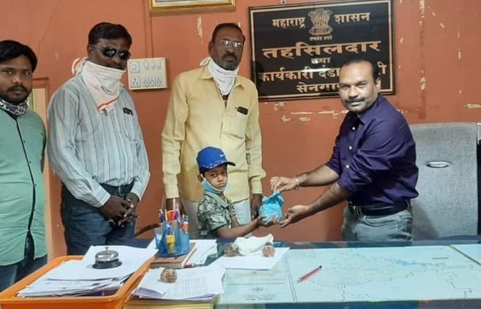 hiongoli-kid-donates-money