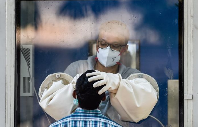 swab-collecting-window