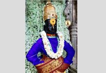 Photo- अक्षय्य तृतीयेनिमित्त विठ्ठल- रुक्मिणी मंदिरात फुलांची आरास