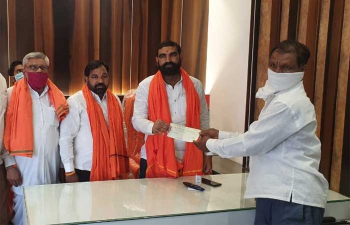 hingoli-farmer-donation