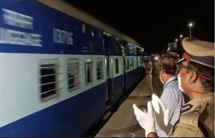 migrant-train