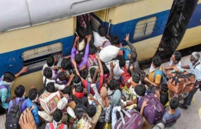 train-crowd