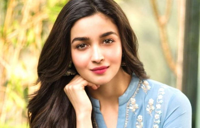 801743-alia-bhatt-rrr-crop