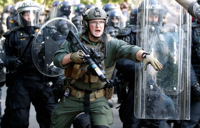 police-against-protesters-george-floyed