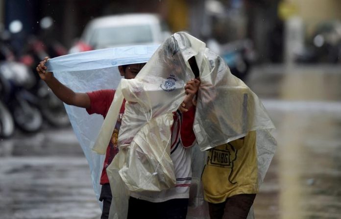 rain-plastic-cover-kids-mumbai