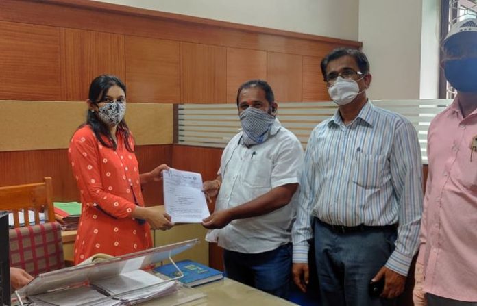 shikshak-aghadi-nivedan-to-save-marathi-school