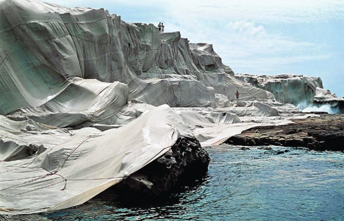 christo-jeanne-claude-art-sculpture-architecture-roundup-_dezeen_2364_col_5