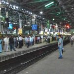 Mumbai Local News – रेल्वे रुळ ओलांडताना झालेल्या अपघातामुळे मध्य रेल्वेची CSMT च्या दिशेने वाहतूक विस्कळीत; प्रवाशांचे हाल