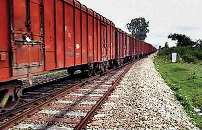 642234-railwaywagons-102417
