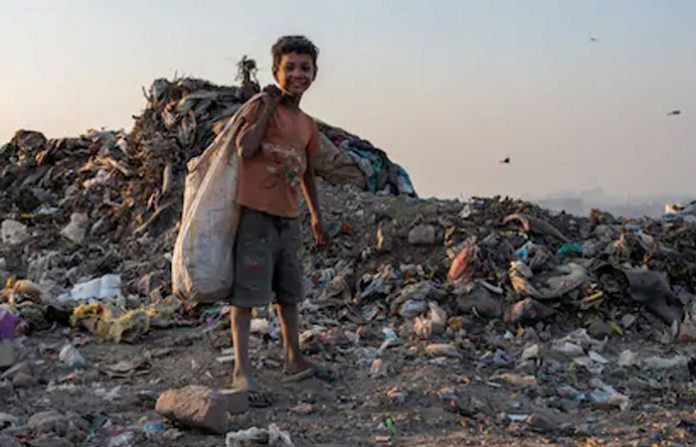 kid-collecting-garbage