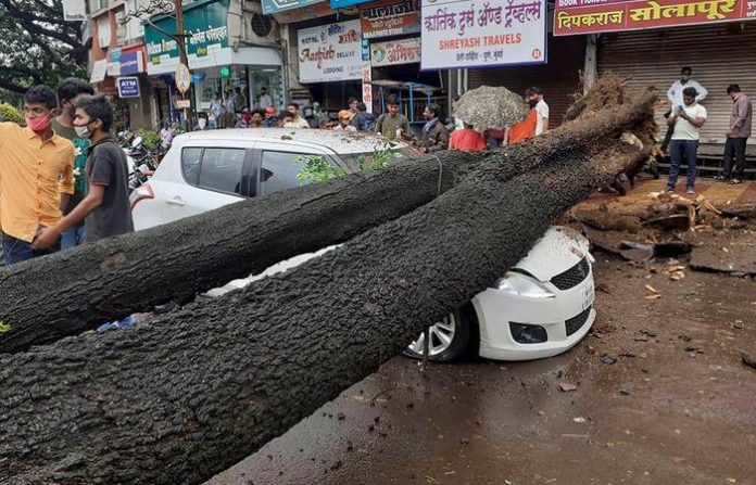 kolhapur-rain-vehicke-damaged