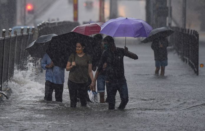 sion-water-logging-mumbai-rain