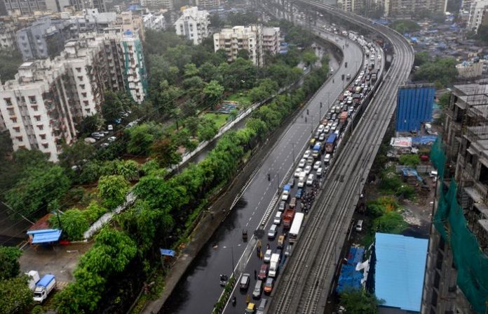 westerm-express-highway-mumbai-rain