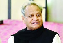 निवडणुकीपूर्वी लाडकी बहीण सारख्या योजनांद्वारे मते मिळवायची आणि सत्तेत आल्यानंतर लाभ काढून घ्यायचा; अशोक गहलोत यांचा भाजपवर आरोप