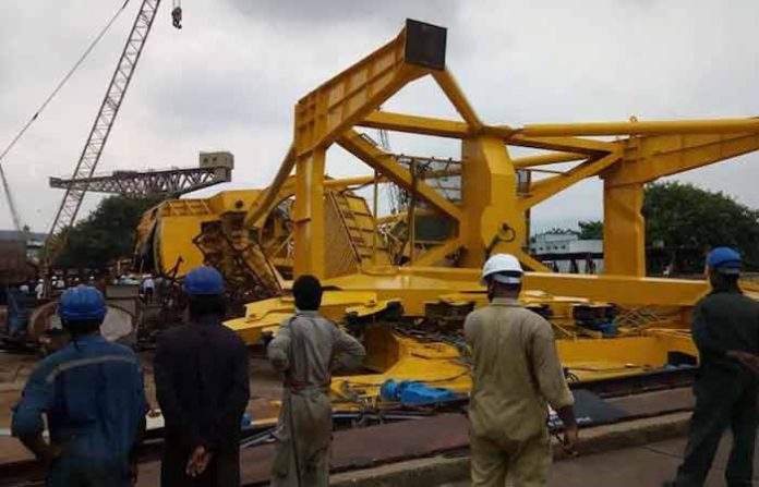 hindustan-shipyard-crane