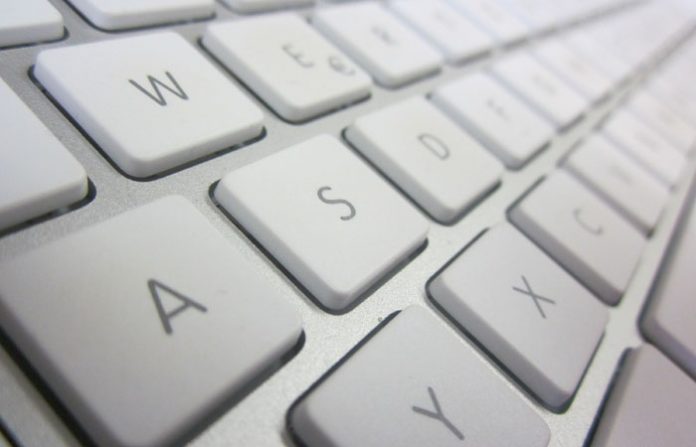 keyboard-mac-white-silver-wallpaper