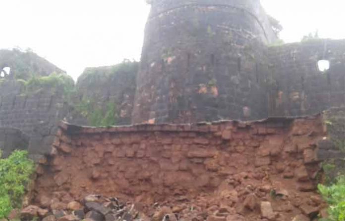 vijaydurg-wall-fallen