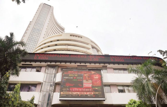 Mumbai: Sensex crashes 1,115 points