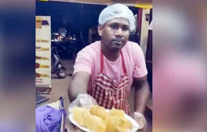 panipuri-vender panipuri-vender